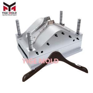 Molde para percheros de plástico